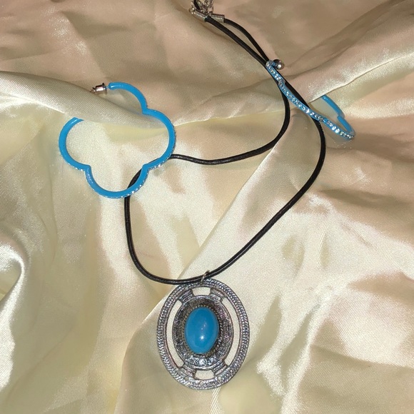 🆕Blue & silver pendant leather & bling hoops NWT - Picture 7 of 8